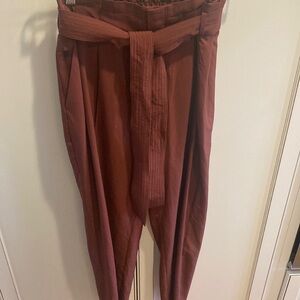 Athleta belted tapered ankle pant